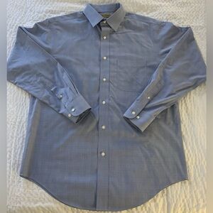 Gold label Roundtree and Yorke men’s shirt Size Medium Blue Plaid